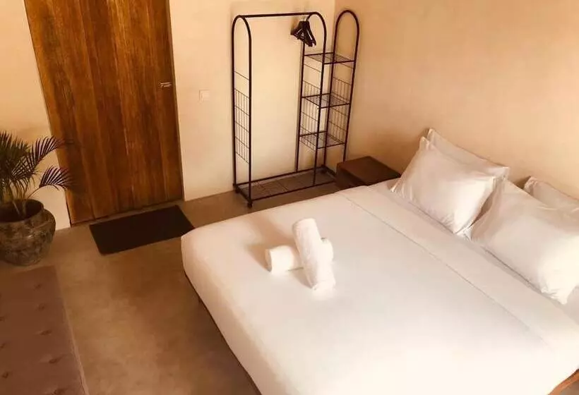 Bamba Capsule Hotel   Hostel