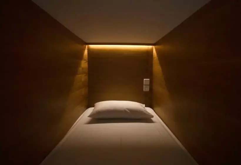 Bamba Capsule Hotel   Hostel