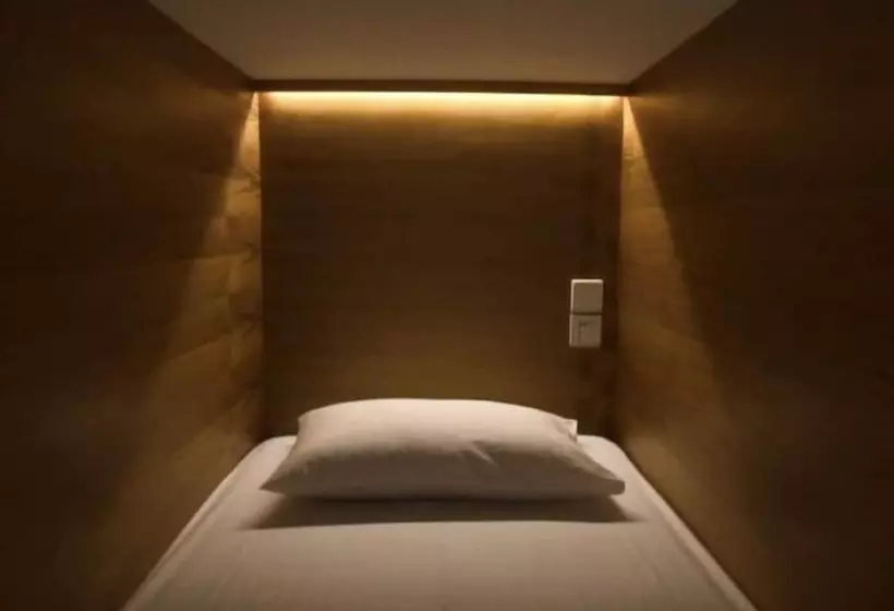 Bamba Capsule Hotel   Hostel