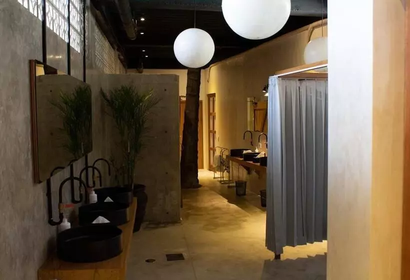 Bamba Capsule Hotel   Hostel