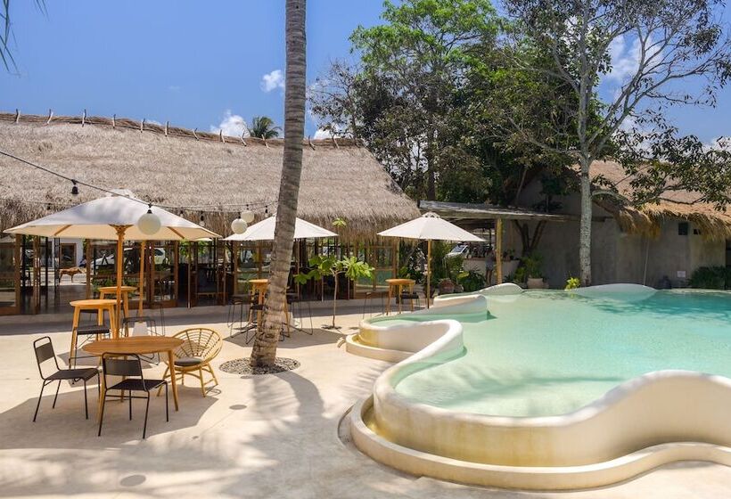 Bamba Capsule Hotel Hostel