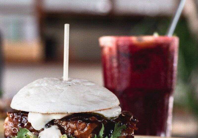 Bamba Capsule Hotel Hostel