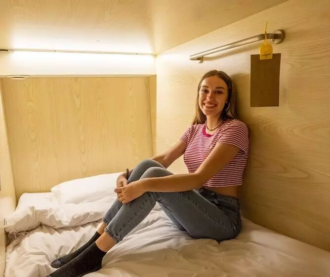 Kapselihotelli Panda Pod