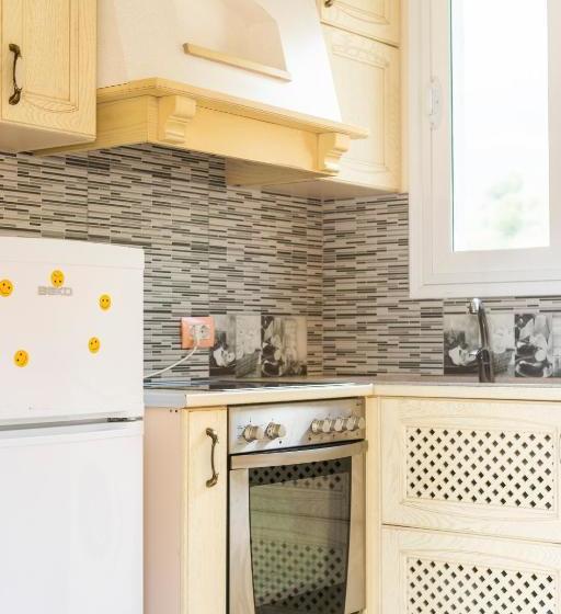 ホテル Mesun Himare