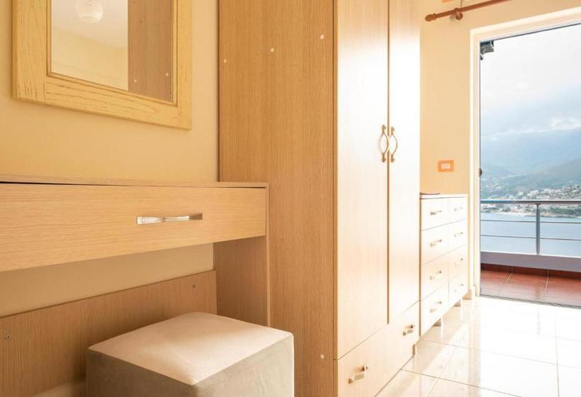 ホテル Mesun Himare