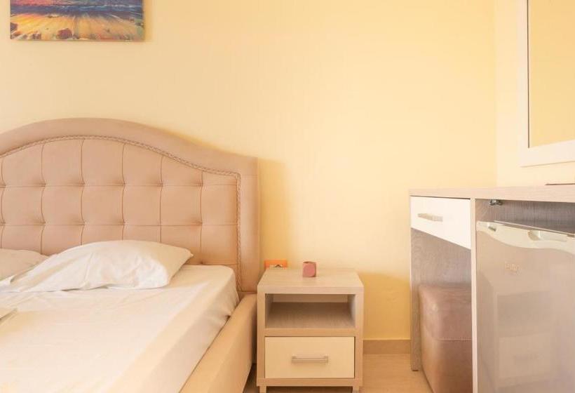 ホテル Mesun Himare