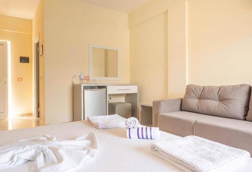 ホテル Mesun Himare