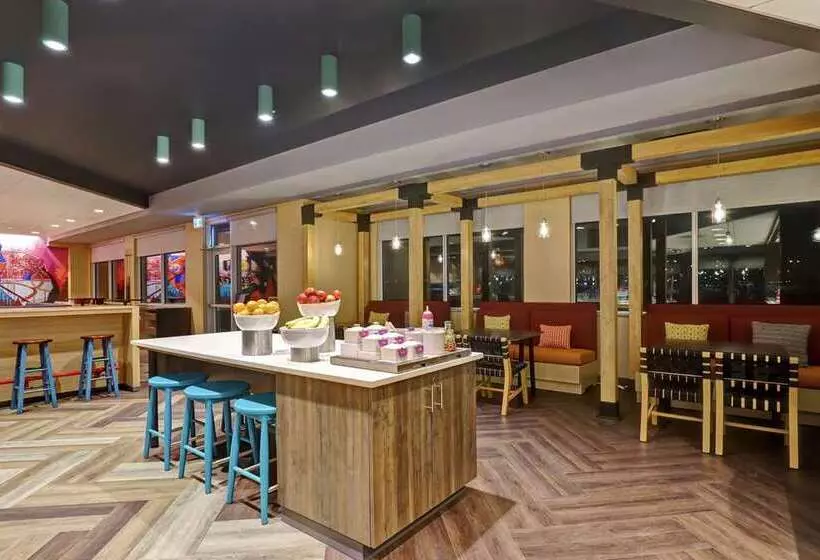 Hotelli Tru By Hilton Edmonton Windermere