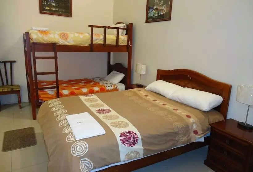 پانسیون Hostal Aly 2