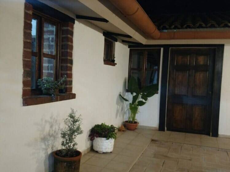 پانسیون Hostal Tía Mema