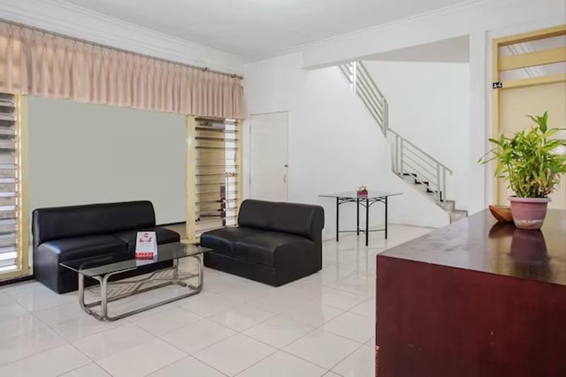 פנסיון Dukuh Kupang Residence Mitra Reddoorz