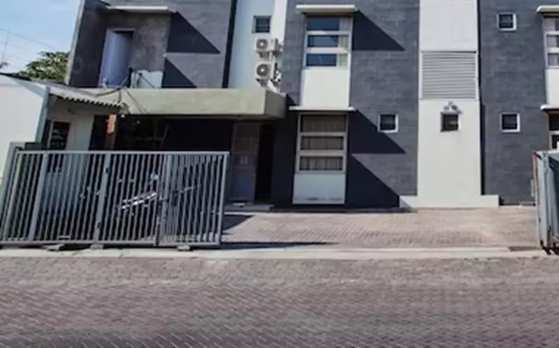 ペンション Dukuh Kupang Residence Mitra Reddoorz