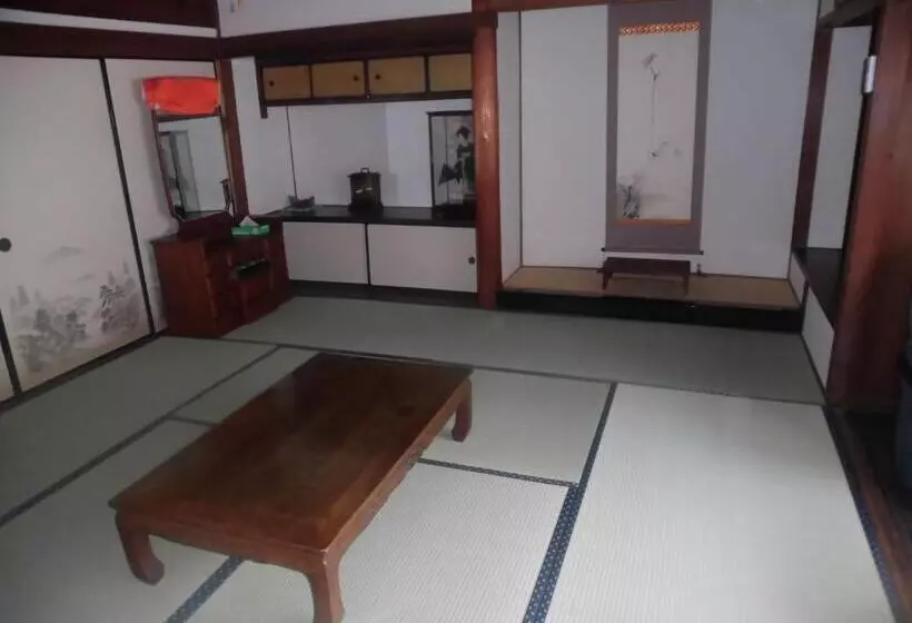 Majatalo Share House Amigos