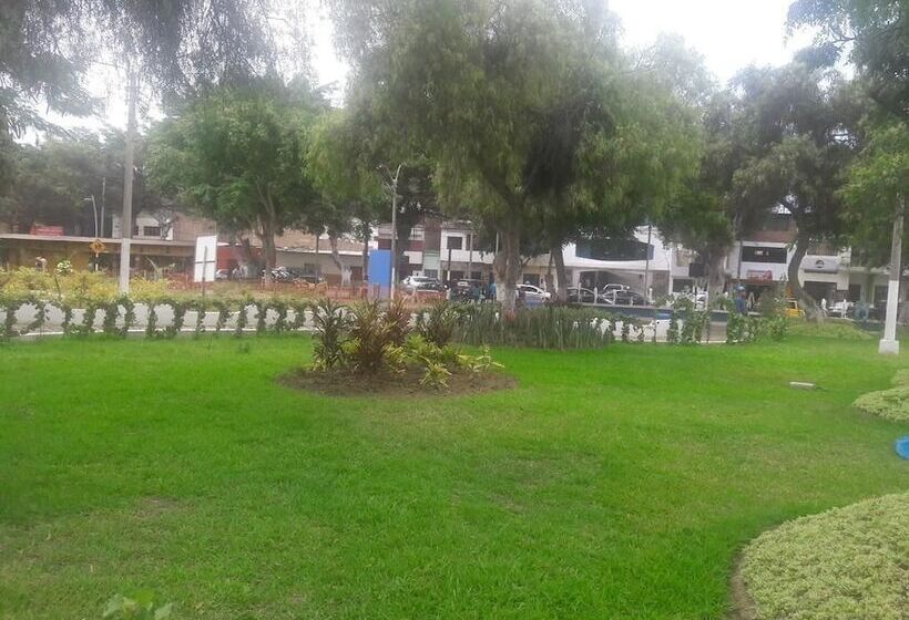 تختخواب و صبحانه Aypa Hostal