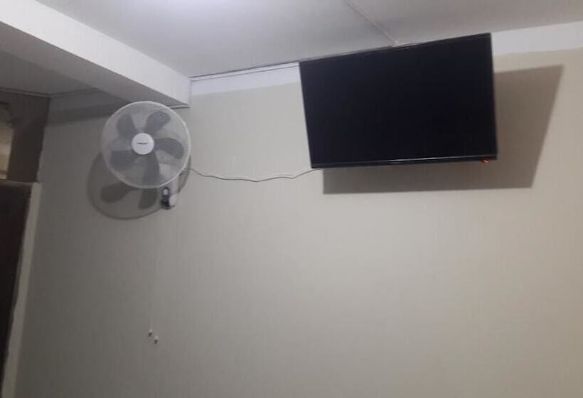 تختخواب و صبحانه Aypa Hostal