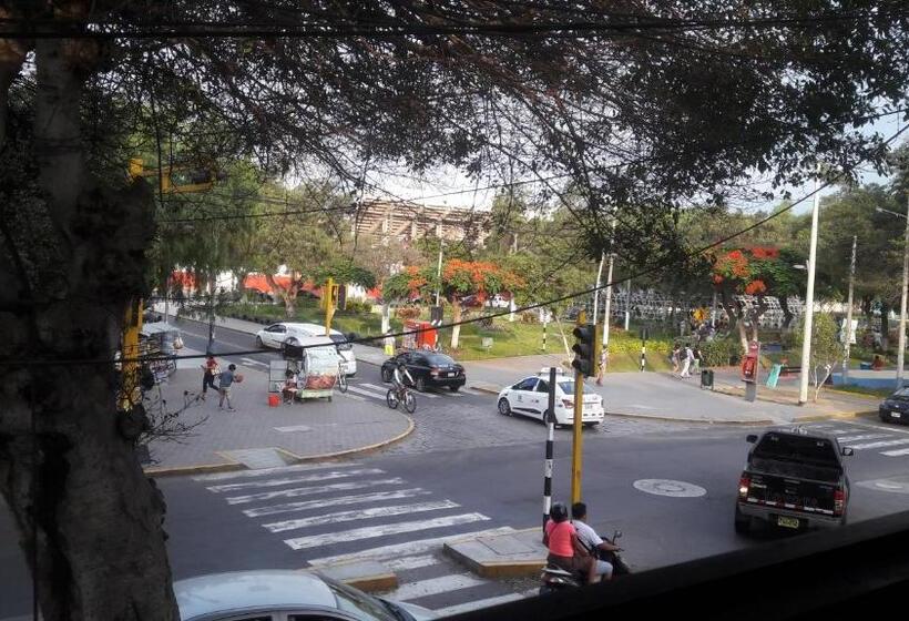 تختخواب و صبحانه Aypa Hostal