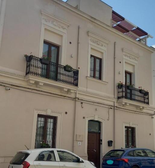 تختخواب و صبحانه Handy