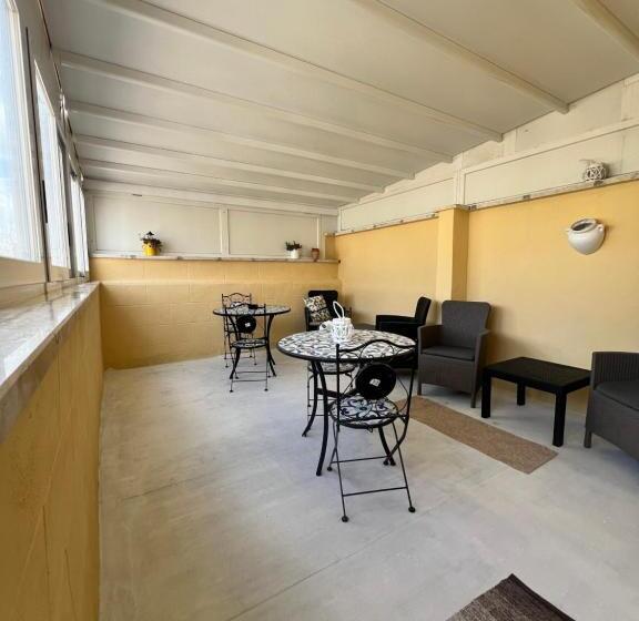 تختخواب و صبحانه Handy