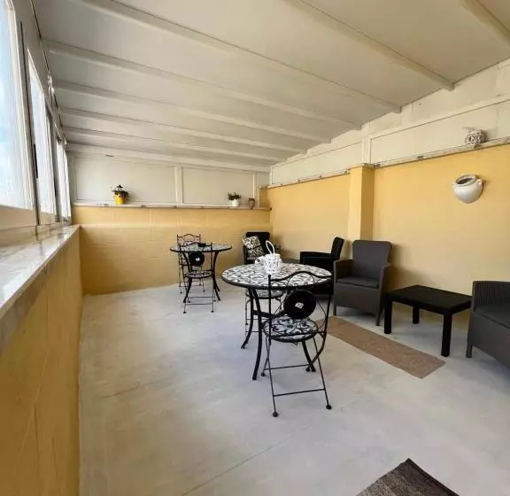 تختخواب و صبحانه Handy