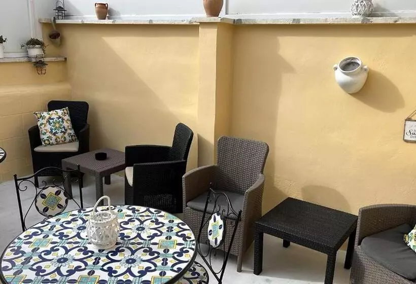 تختخواب و صبحانه Handy