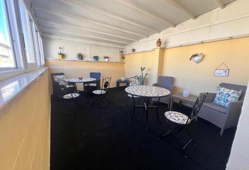 تختخواب و صبحانه Handy