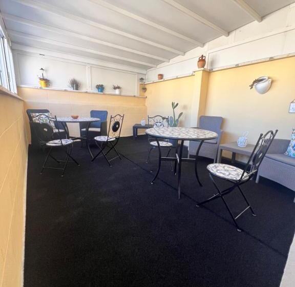 تختخواب و صبحانه Handy