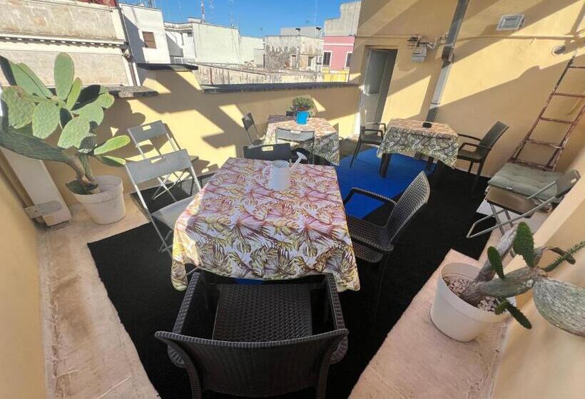 تختخواب و صبحانه Handy