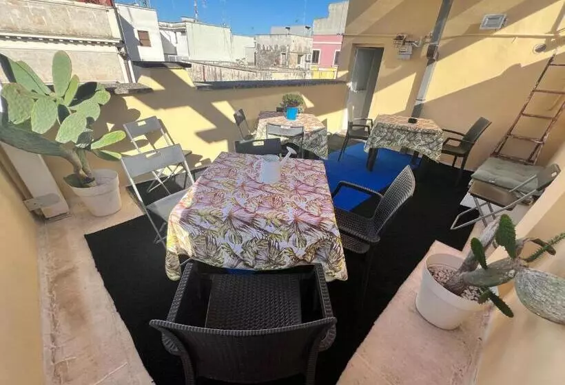 تختخواب و صبحانه Handy