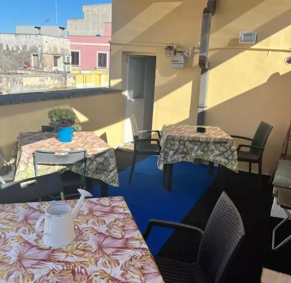 تختخواب و صبحانه Handy