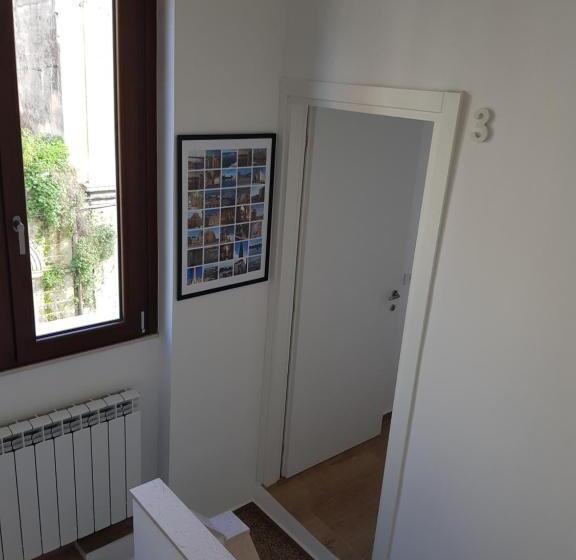 تختخواب و صبحانه Handy