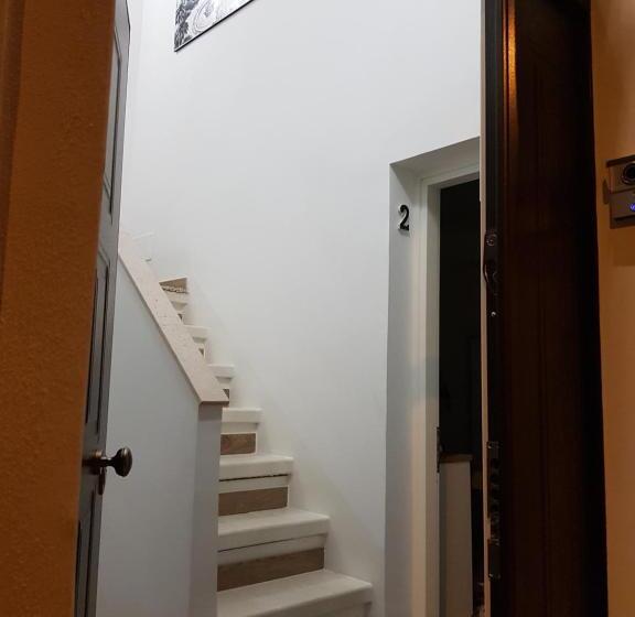 تختخواب و صبحانه Handy