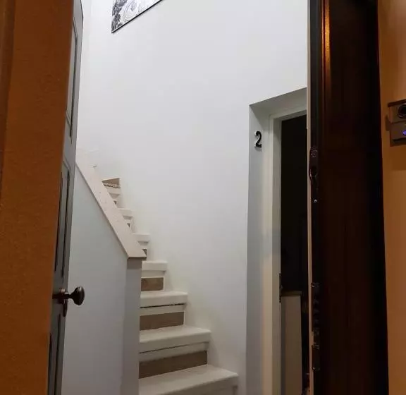 تختخواب و صبحانه Handy