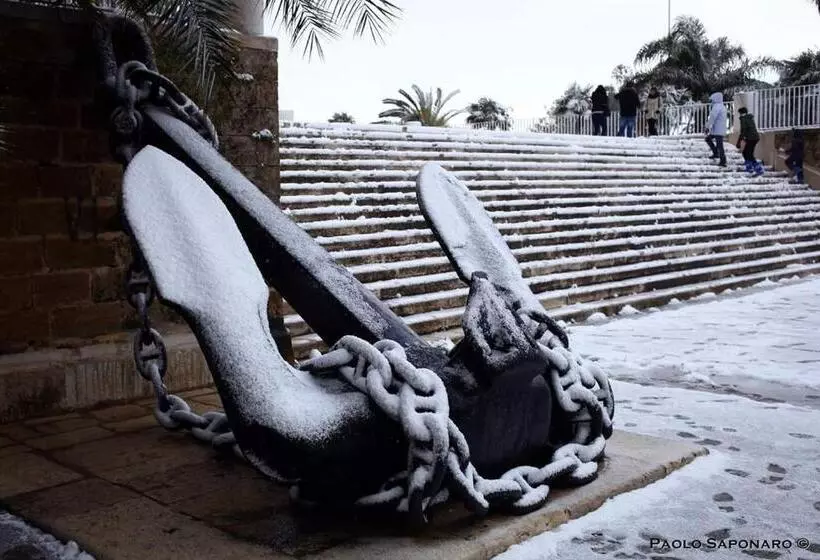 تختخواب و صبحانه Handy