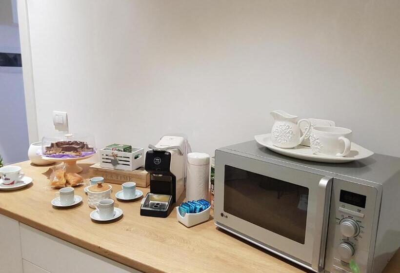 تختخواب و صبحانه Handy