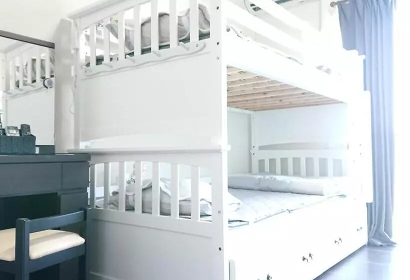 Yenn's Marina Inn Zamami Condominium