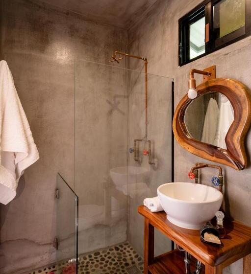 Cabane Container Hotel   Adults Only