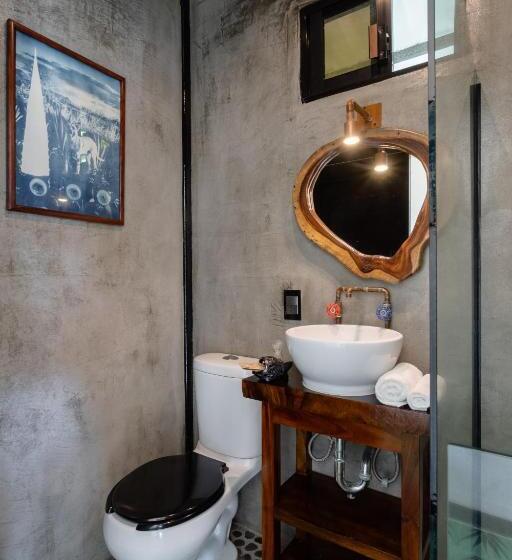 Cabane Container Hotel   Adults Only