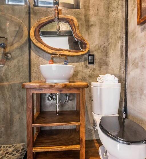 Cabane Container Hotel   Adults Only