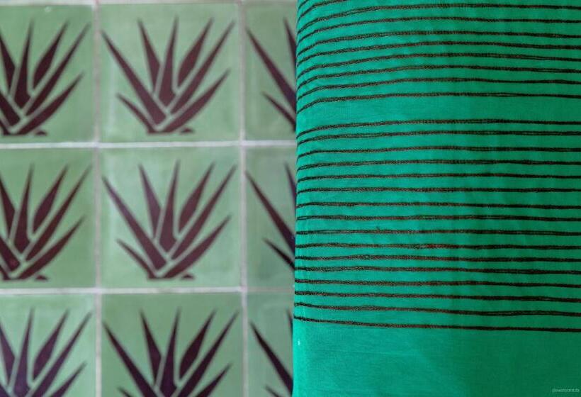 Cabane Container Hotel   Adults Only