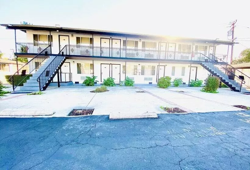 Hotelli Casa Blanca Inn & Suites Whittier