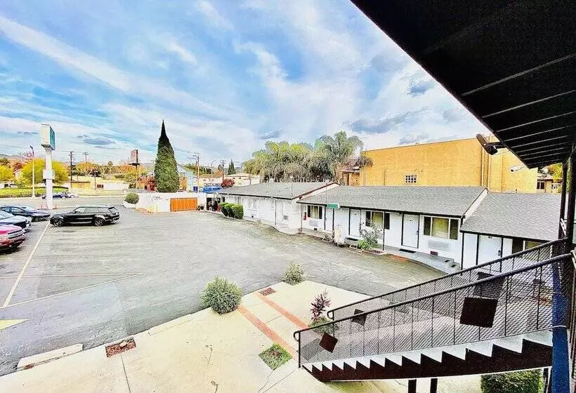 Hotelli Casa Blanca Inn & Suites Whittier