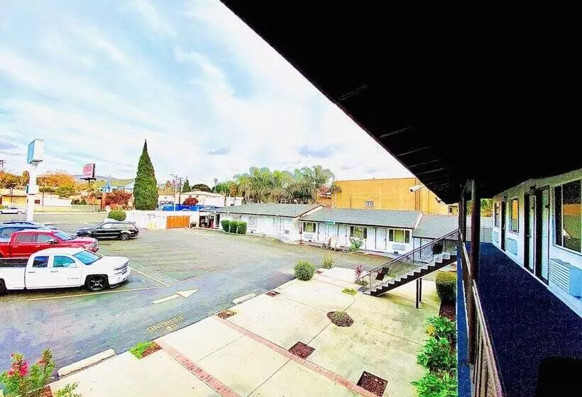 Hotelli Casa Blanca Inn & Suites Whittier