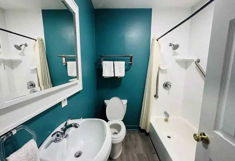 Hotelli Casa Blanca Inn & Suites Whittier