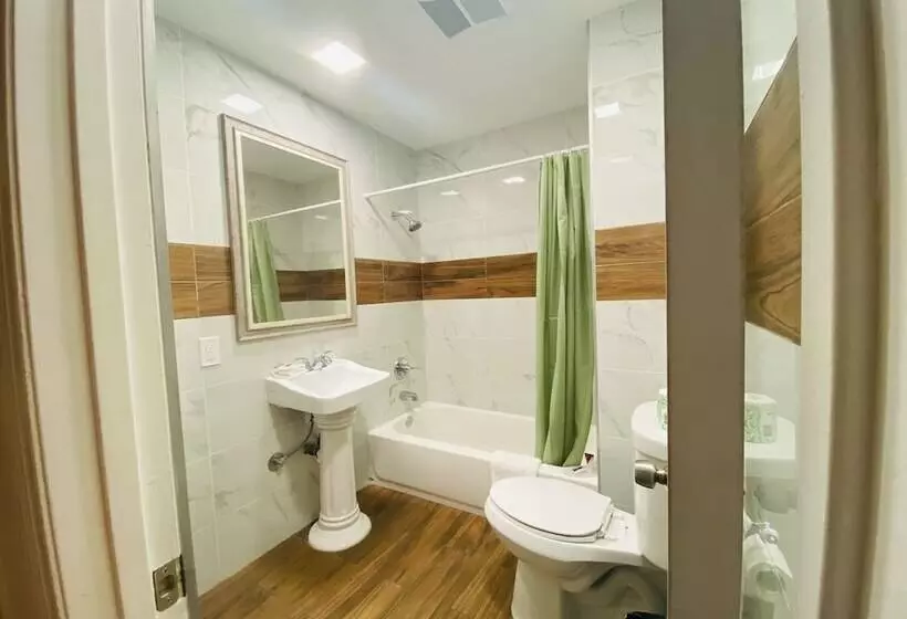 Hotelli Casa Blanca Inn & Suites Whittier