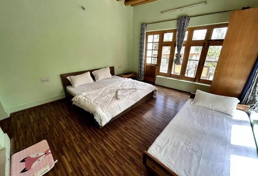 پانسیون Nilza Guest House