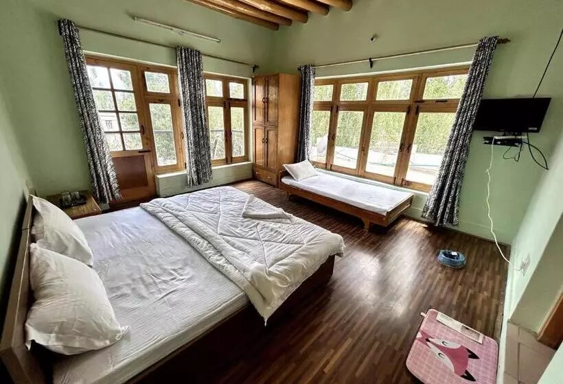 پانسیون Nilza Guest House