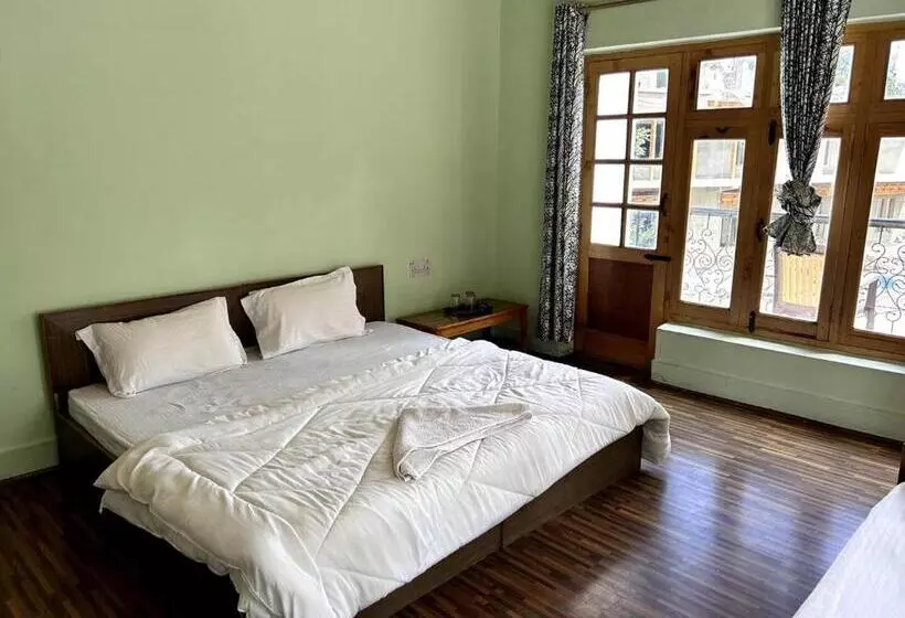 پانسیون Nilza Guest House