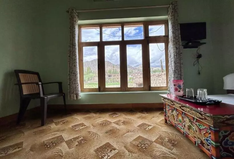 پانسیون Nilza Guest House