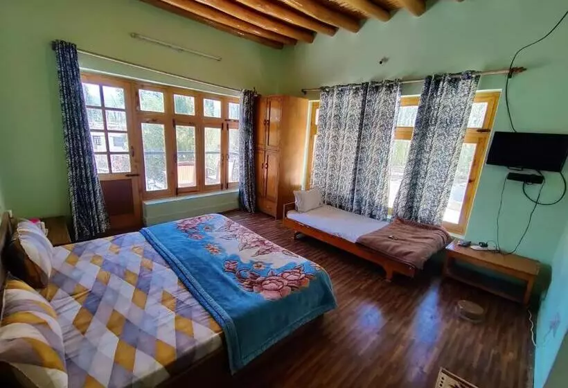پانسیون Nilza Guest House
