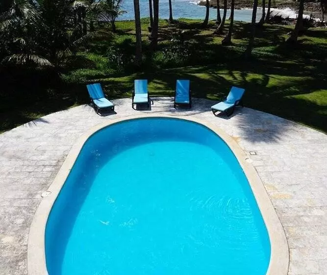 Baoba Breeze Bed & Breakfast  Beachfront Paradise